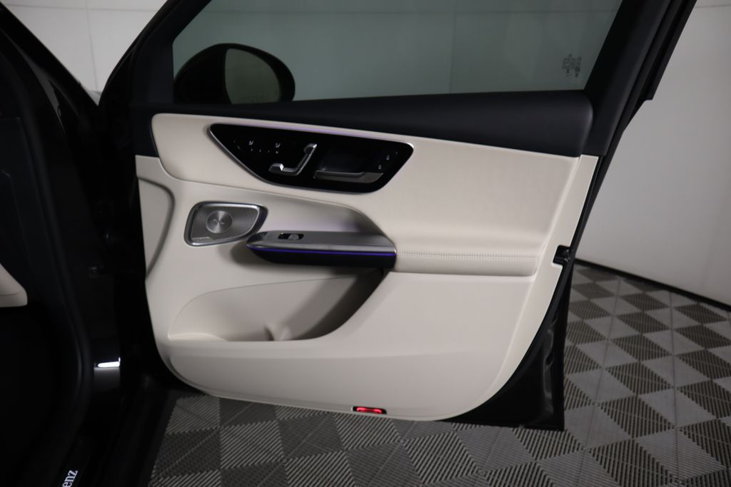 2025 Mercedes-Benz GLC 350 27