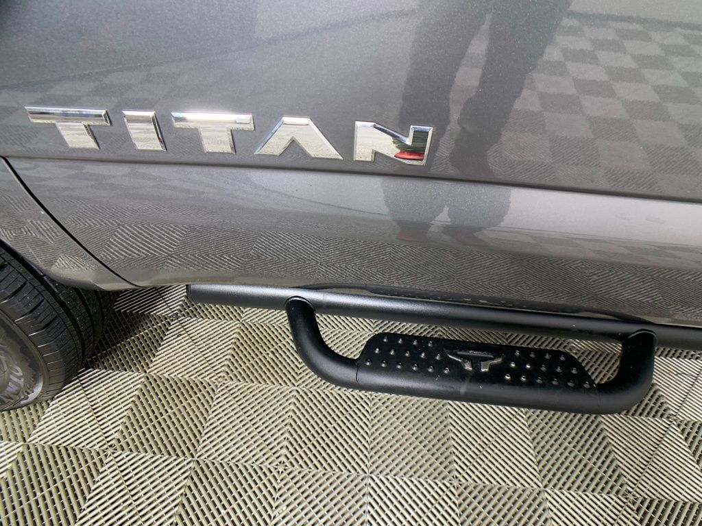 2021 Nissan Titan SV 12