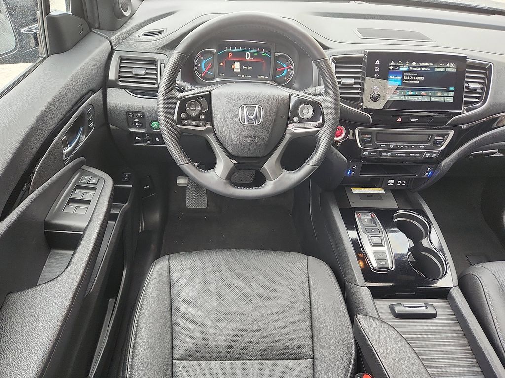 View vehicle photo 7