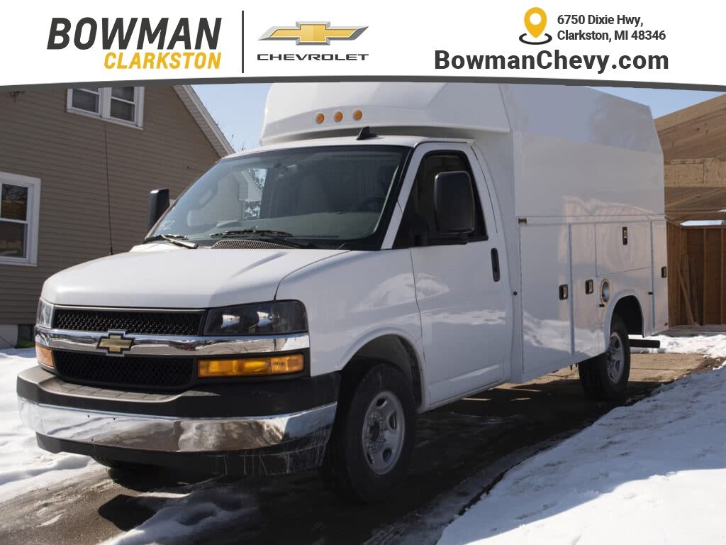 Summit White 2026 Chevrolet Express Chassis 3500 Cutaway 139 Van Rear-Wheel Drive 8-Speed Automatic