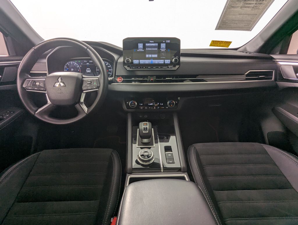 2024 White Mitsubishi Outlander SE Ralliart 4X4 SUV