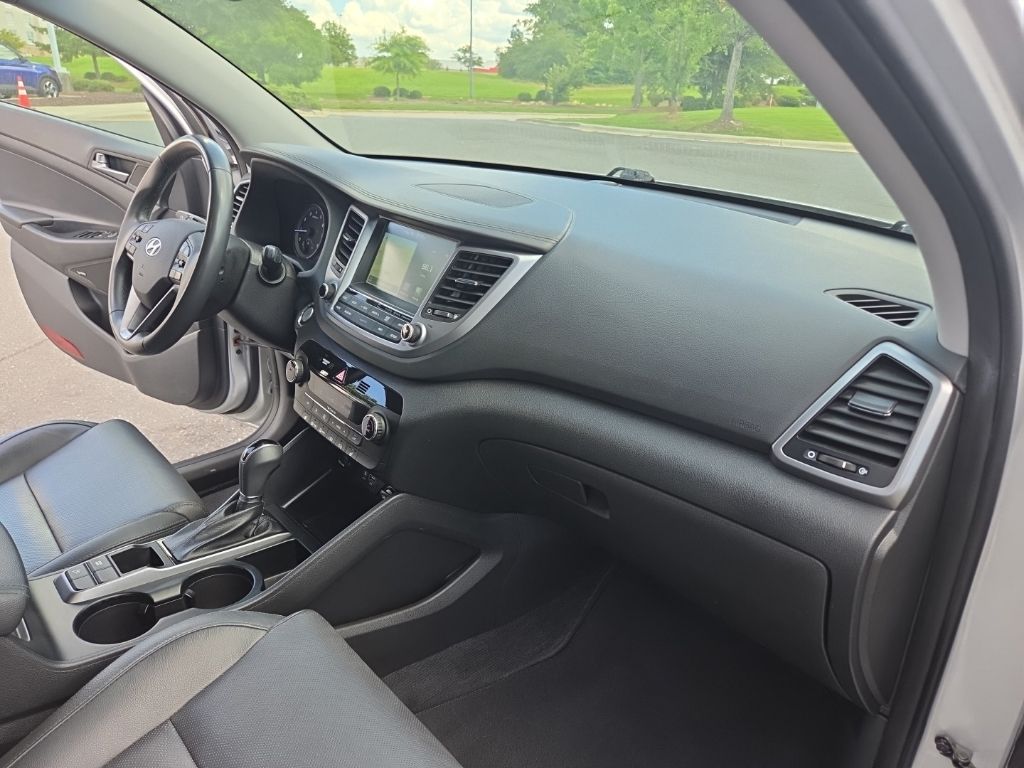 Used 2017 Silver Hyundai SE Plus image 35