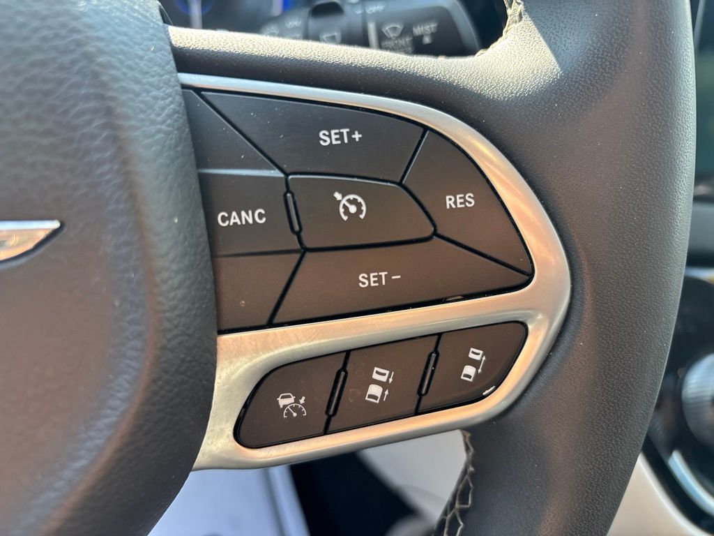 Used 2023 Chrysler Pacifica Van