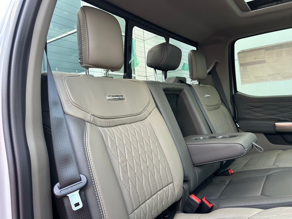 2025 Ford F-450 Super Duty Platinum