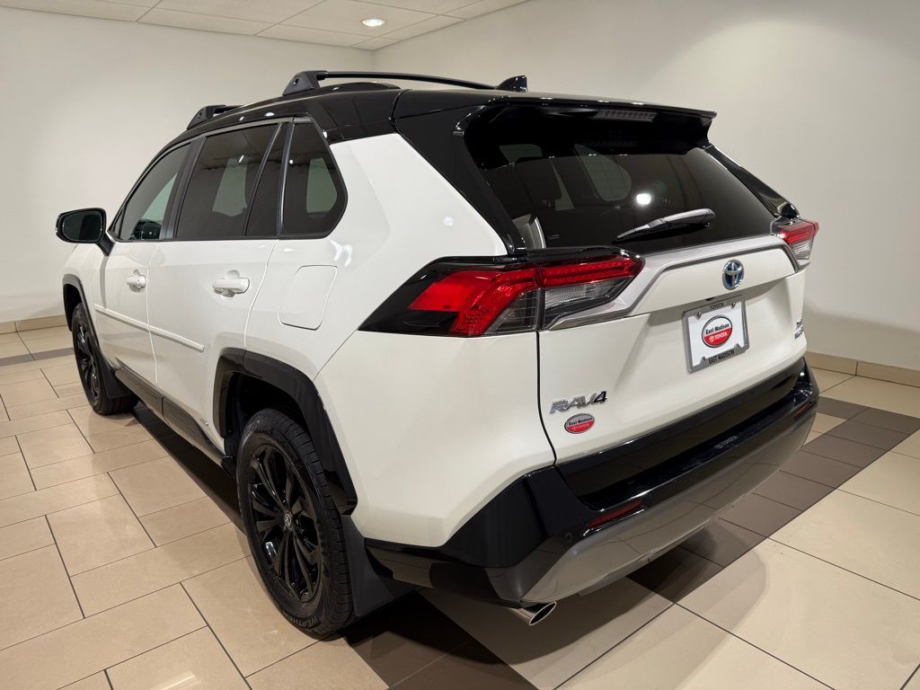 Thumbnail: 2022 Toyota RAV4 - 3