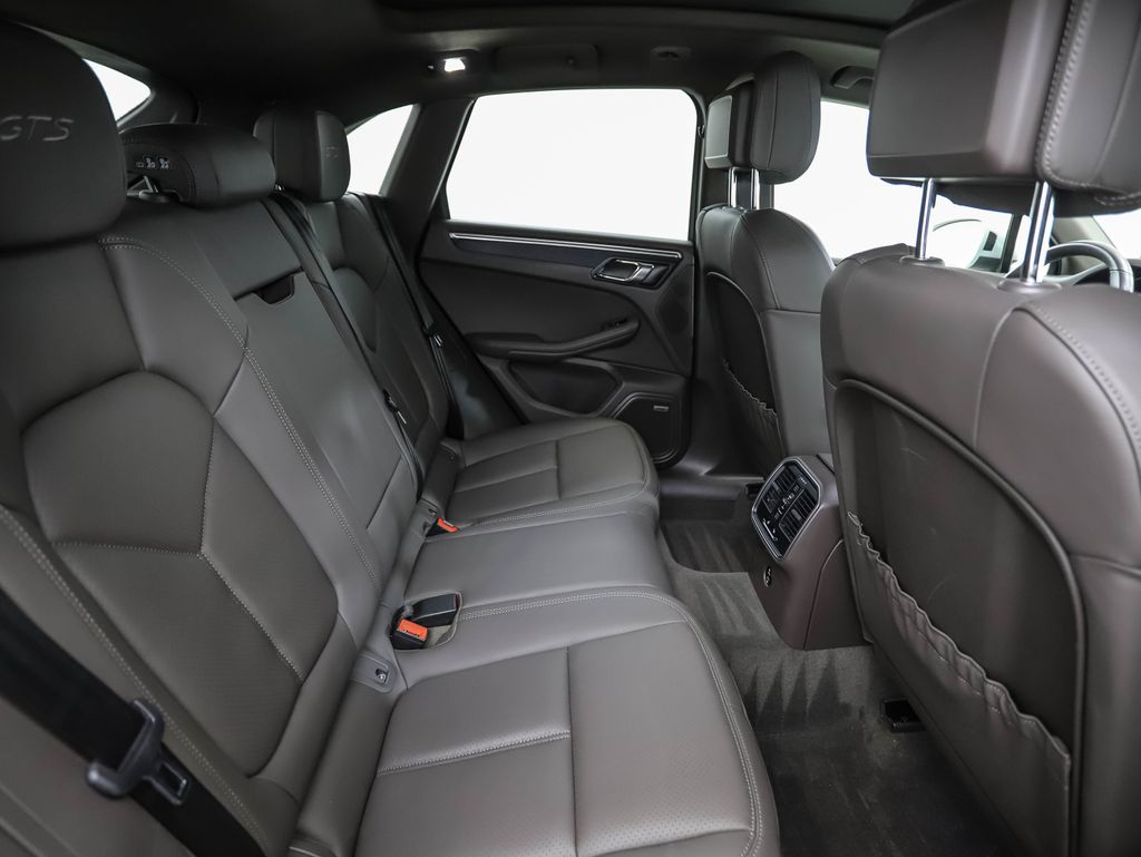 Thumbnail: 2021 Porsche Macan - 26