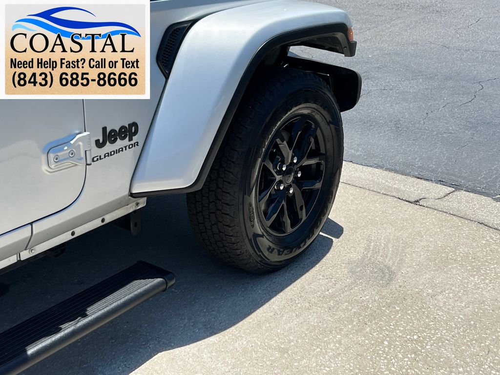 2022 Jeep Gladiator Altitude Silver at Bob King Buick GMC