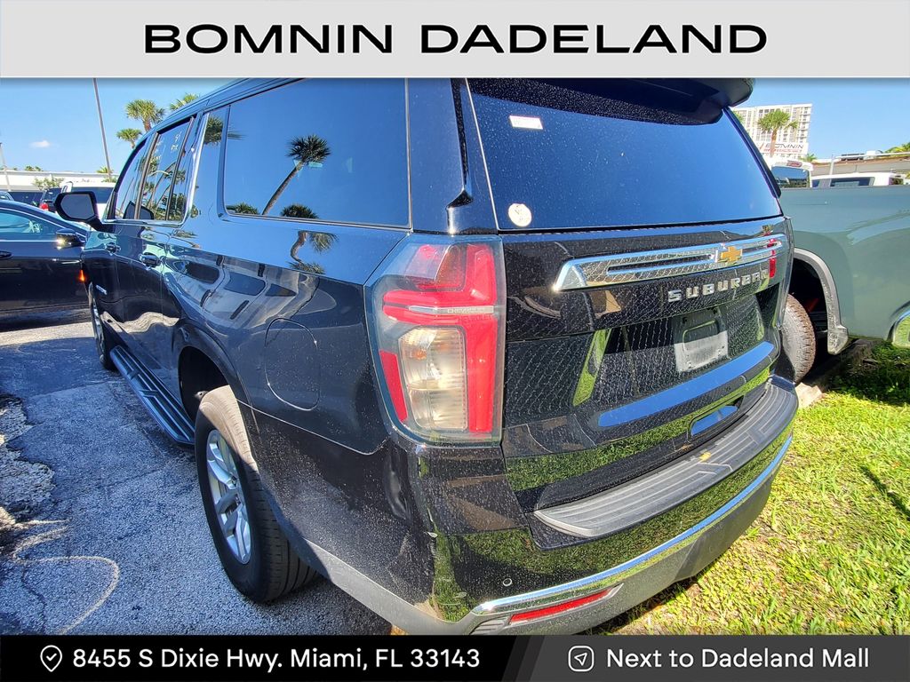 2023 Chevrolet Suburban LT photo