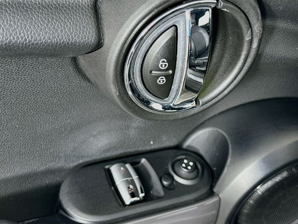 Thumbnail: 2016 MINI Cooper - 17