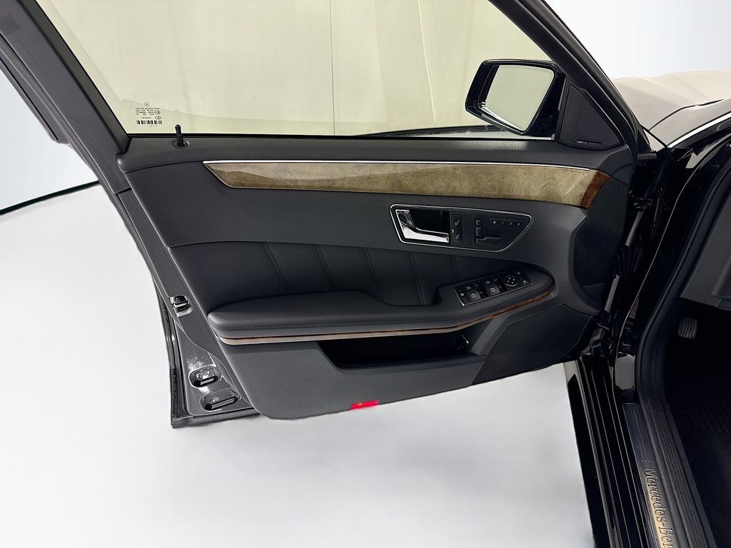 Thumbnail: 2010 Mercedes-Benz E-Class - 25