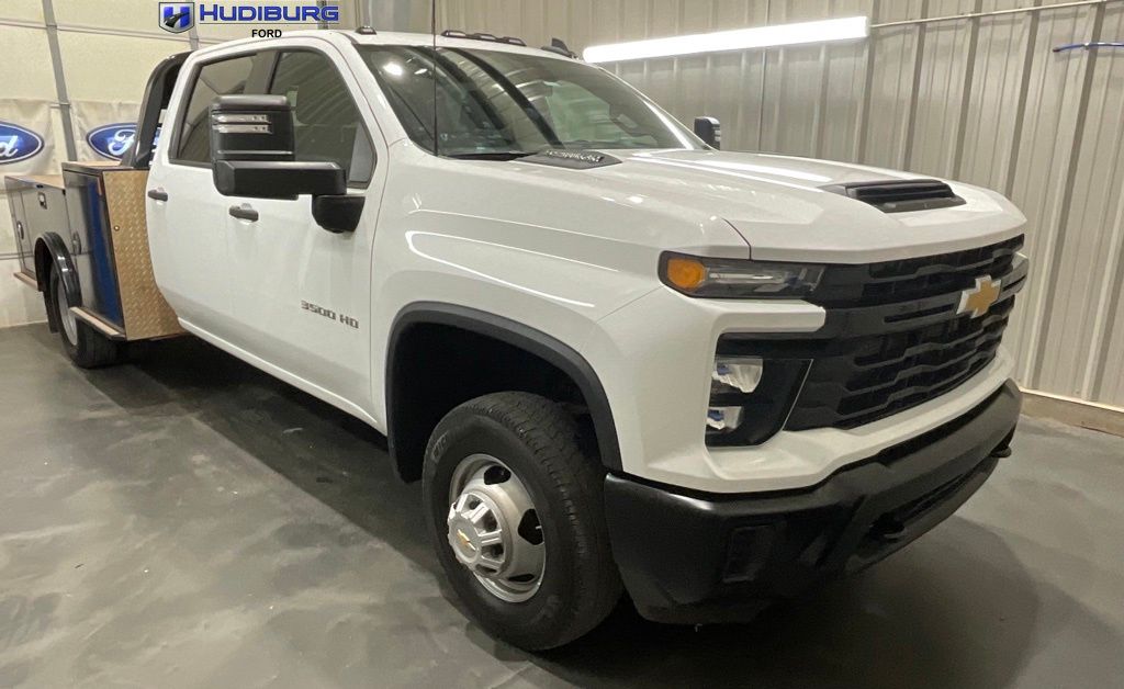 Summit White 2024 Chevrolet Silverado 3500HD Pickup Truck Four-Wheel Drive Automatic