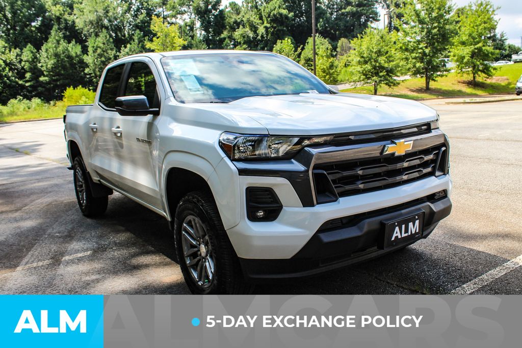 Used 2023 White Chevrolet LT image 3