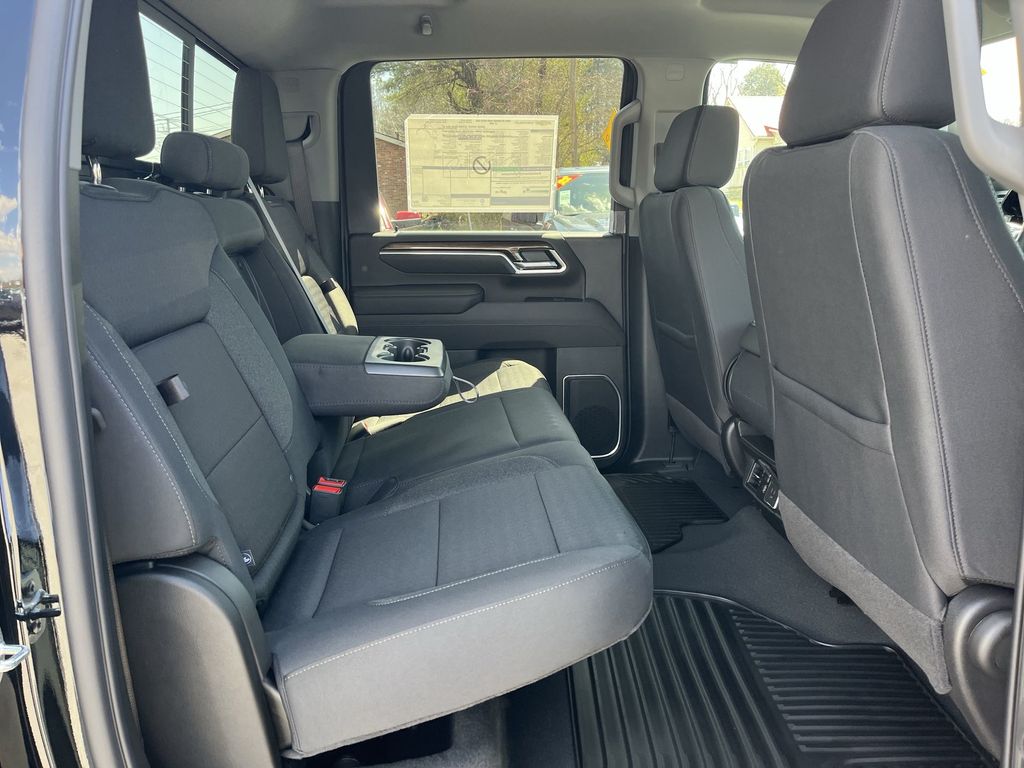 2025 Chevrolet Silverado 2500HD LT photo
