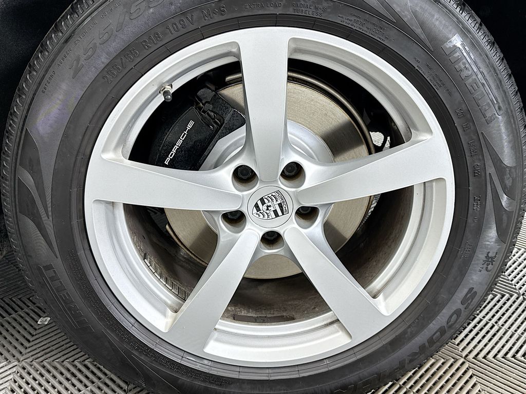 Thumbnail: 2021 Porsche Macan - 30