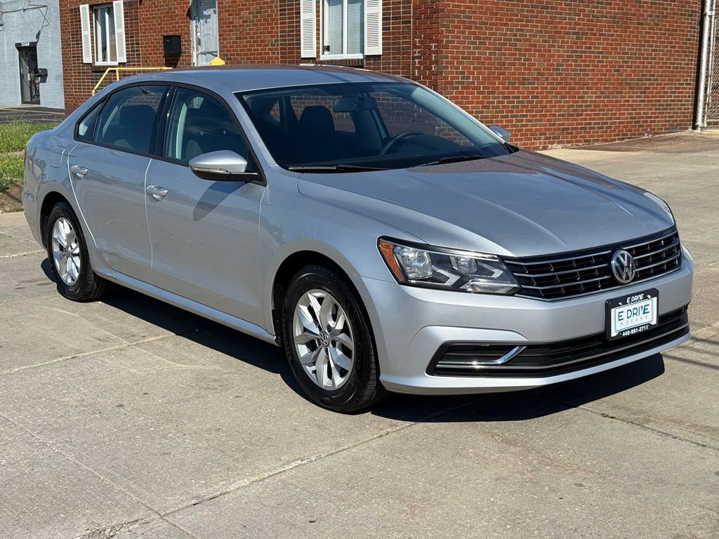 2018 Volkswagen Passat - Image 4