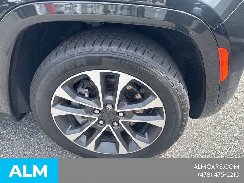 Used 2023 Brown Jeep Overland 4xe image 9