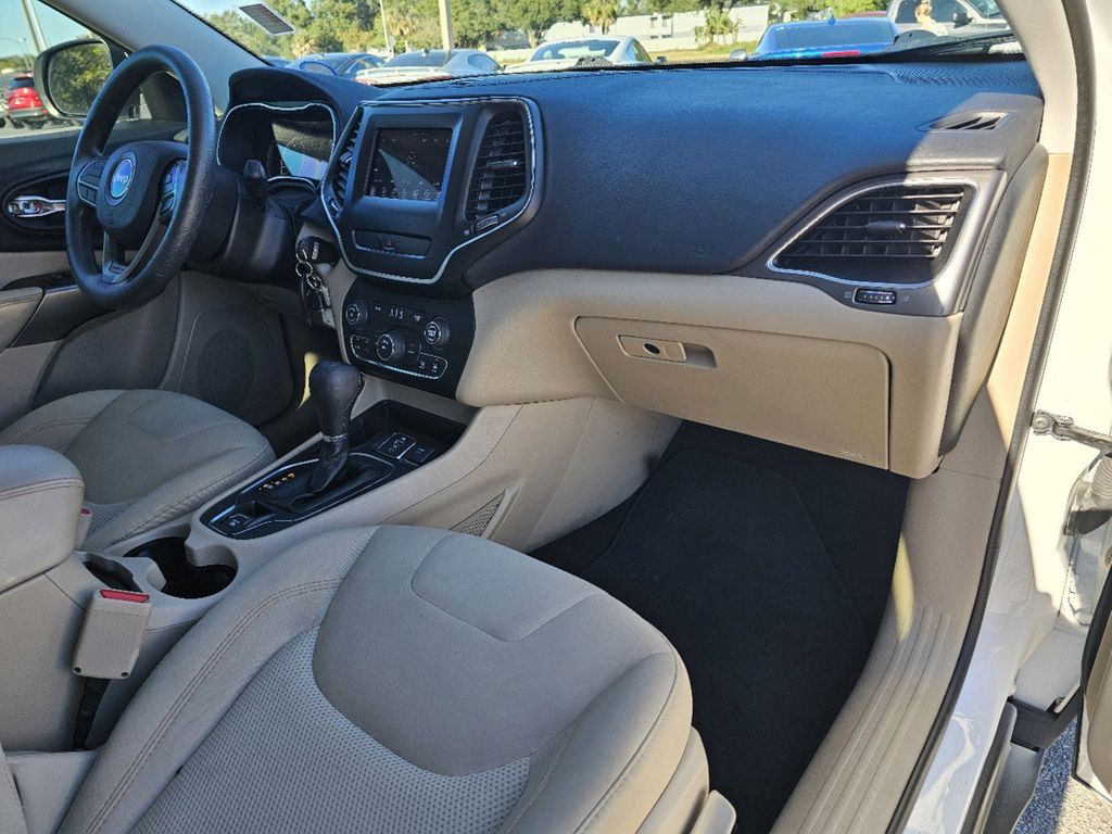 2019 Jeep Cherokee Latitude 11