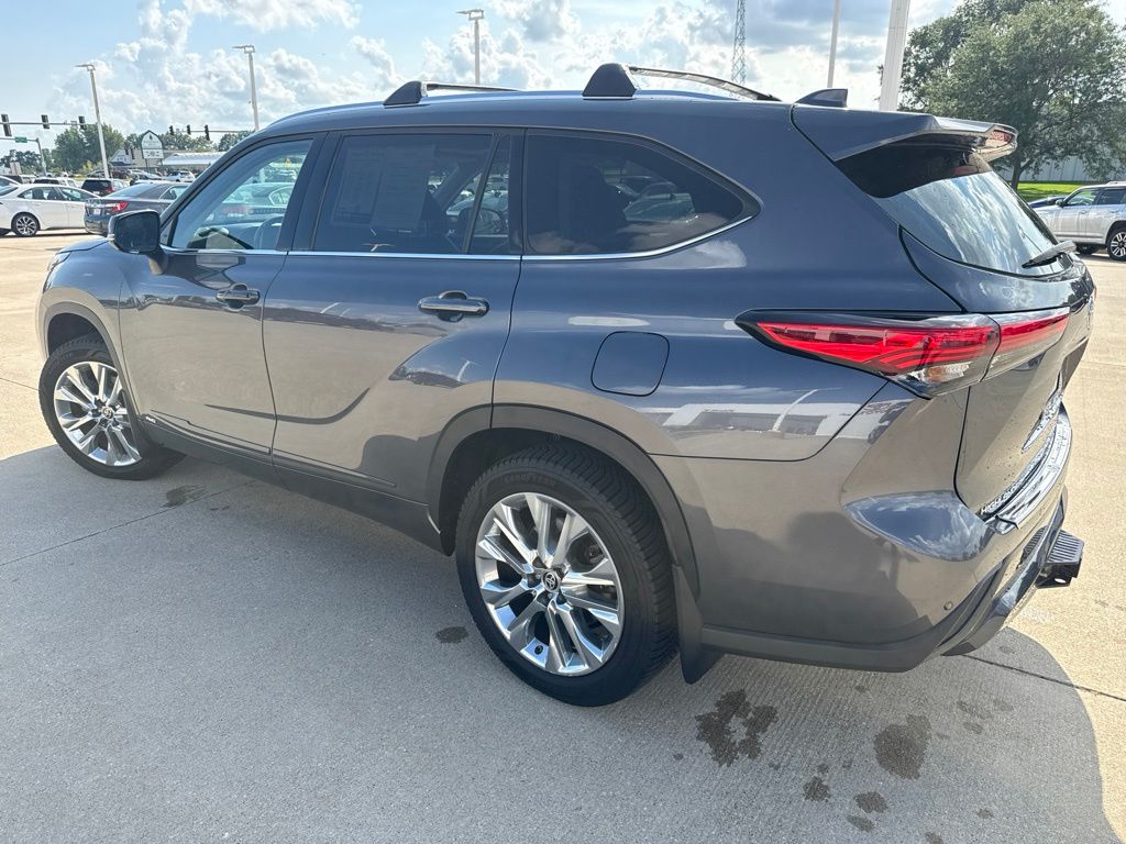 Used 2023 Toyota Highlander Hybrid SUV