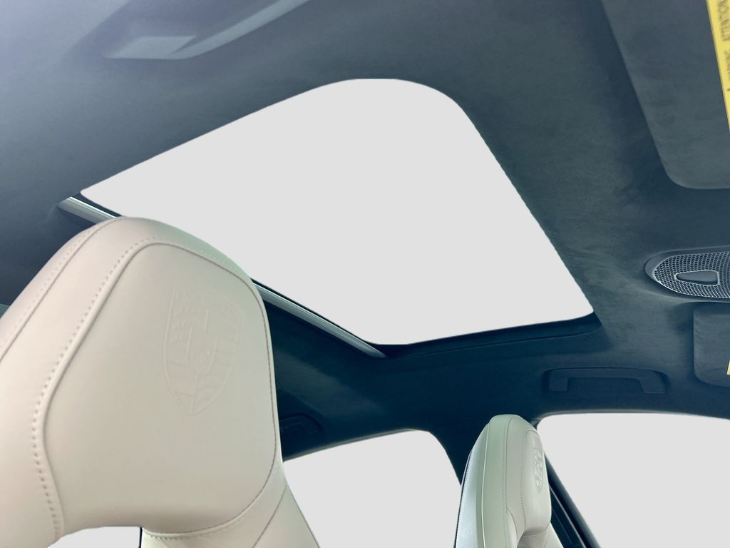 Thumbnail: 2026 Porsche Panamera - 21