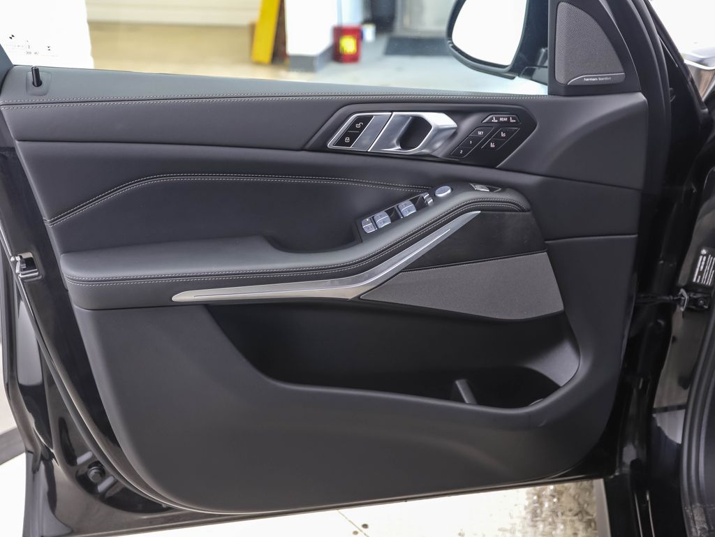 Thumbnail: 2024 BMW X7 - 9