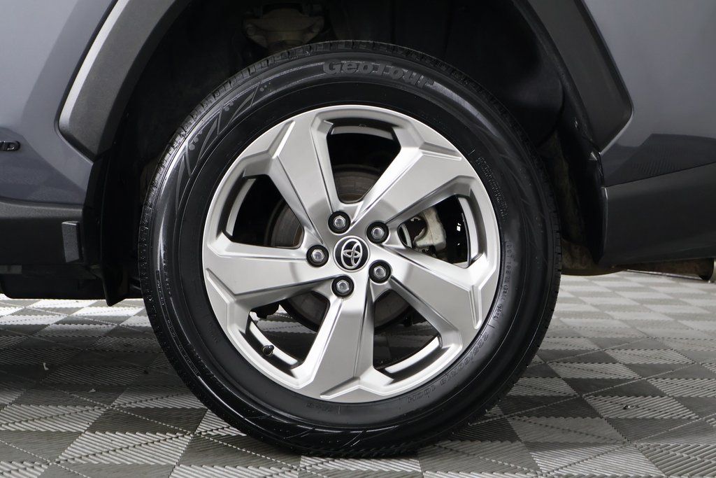 Thumbnail: 2020 Toyota RAV4 - 16