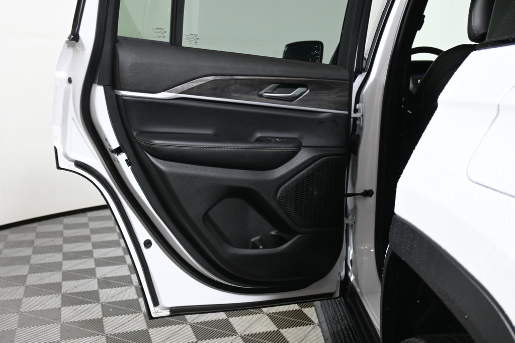 Thumbnail: 2025 Jeep Grand Cherokee - 32