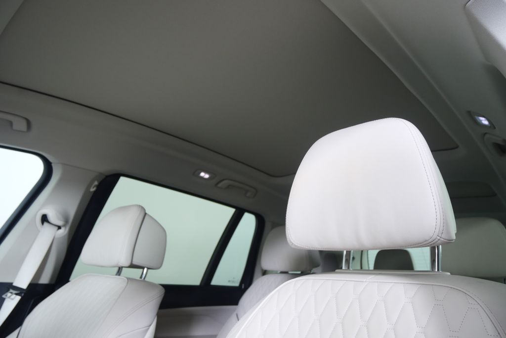 Thumbnail: 2022 BMW X7 - 12