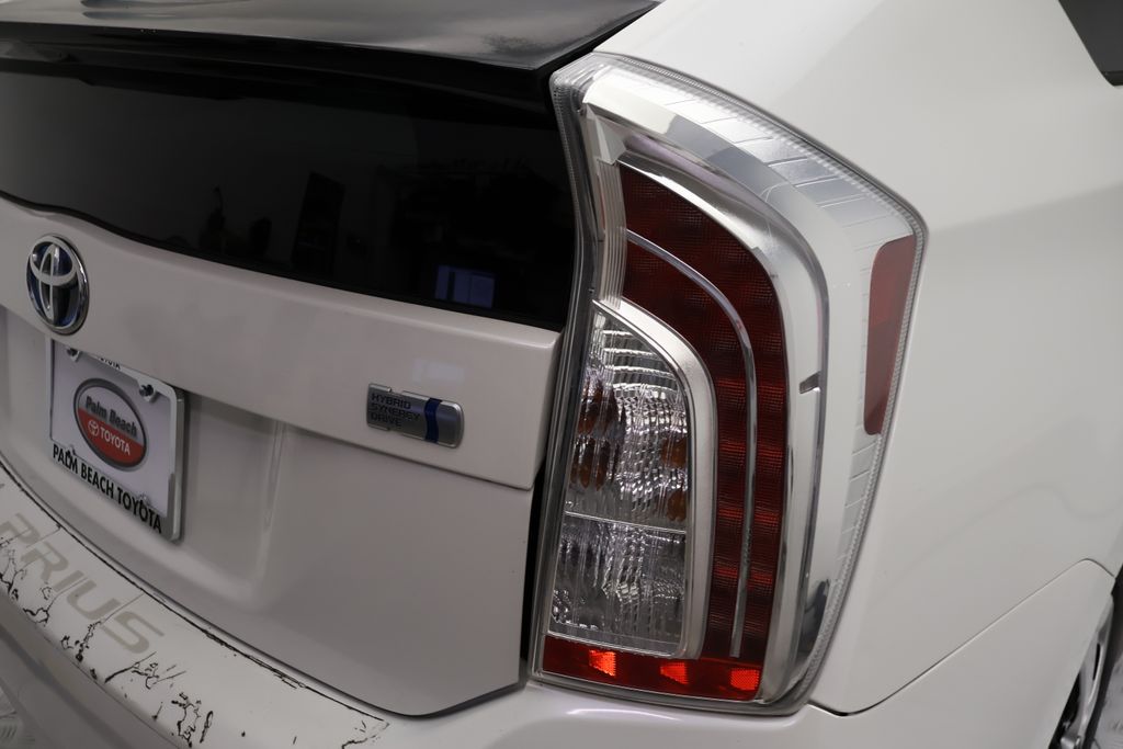 Thumbnail: 2013 Toyota Prius - 9