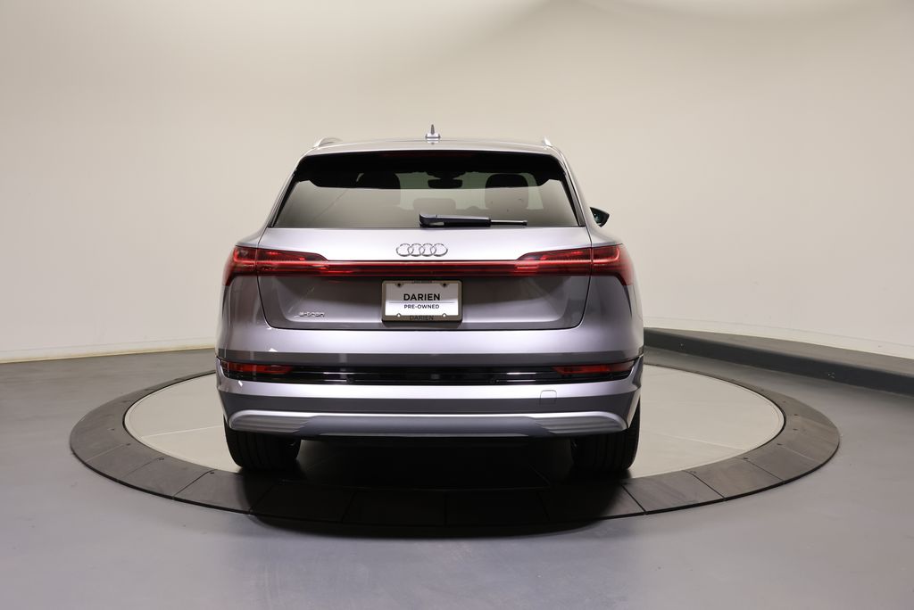 Thumbnail: 2019 Audi e-tron - 4