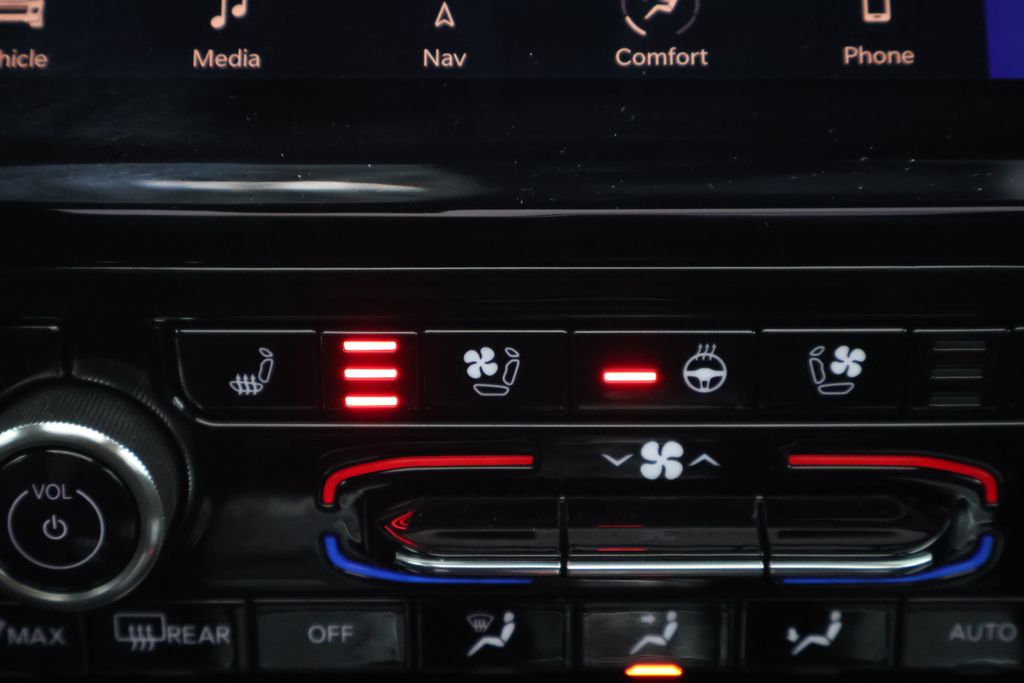 Thumbnail: 2024 Jeep Grand Cherokee - 18