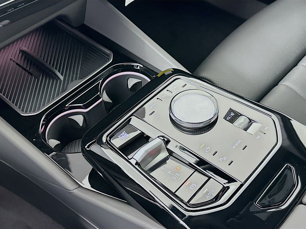 Thumbnail: 2027 BMW 5 Series - 15