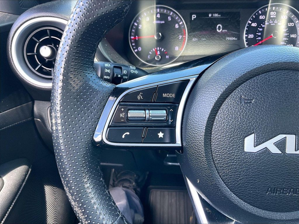 2023 Kia Forte — photo 21