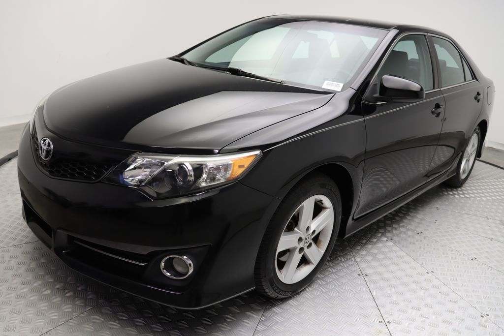 2014 Toyota Camry SE 2