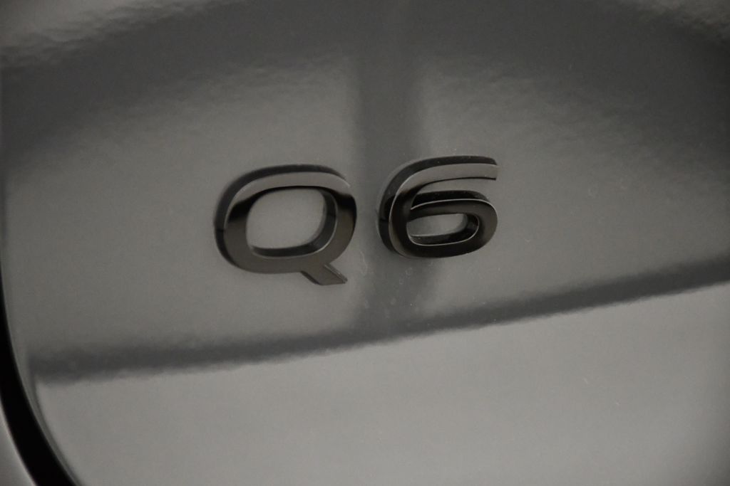 Thumbnail: 2025 Audi Q6 e-tron - 9