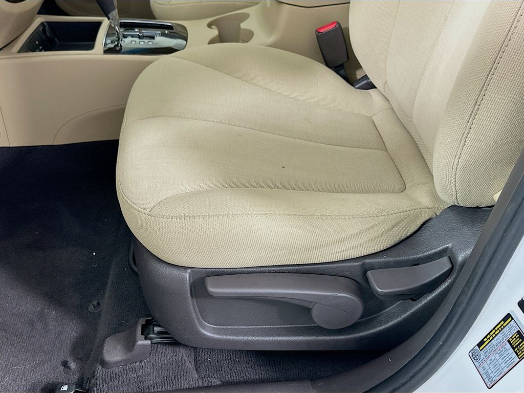 Thumbnail: 2012 Hyundai Santa Fe - 18