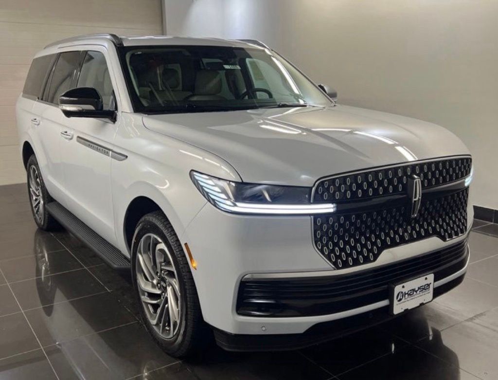 2026 Lincoln Navigator Premiere AWD's photo