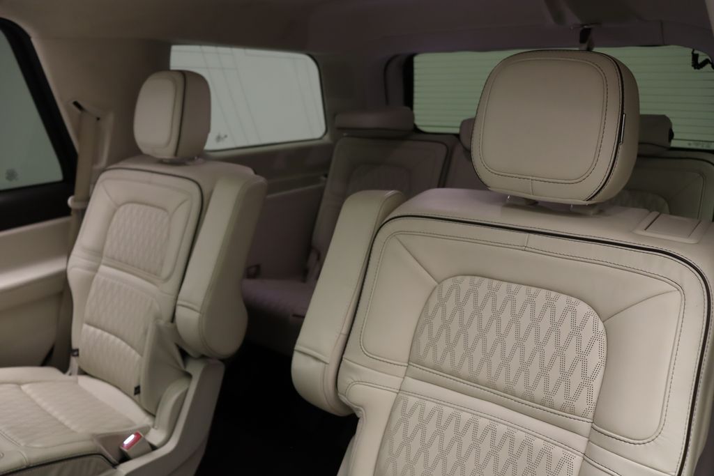 Thumbnail: 2021 Lincoln Navigator - 18