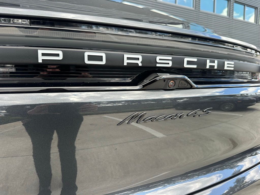 Thumbnail: 2026 Porsche Macan - 14