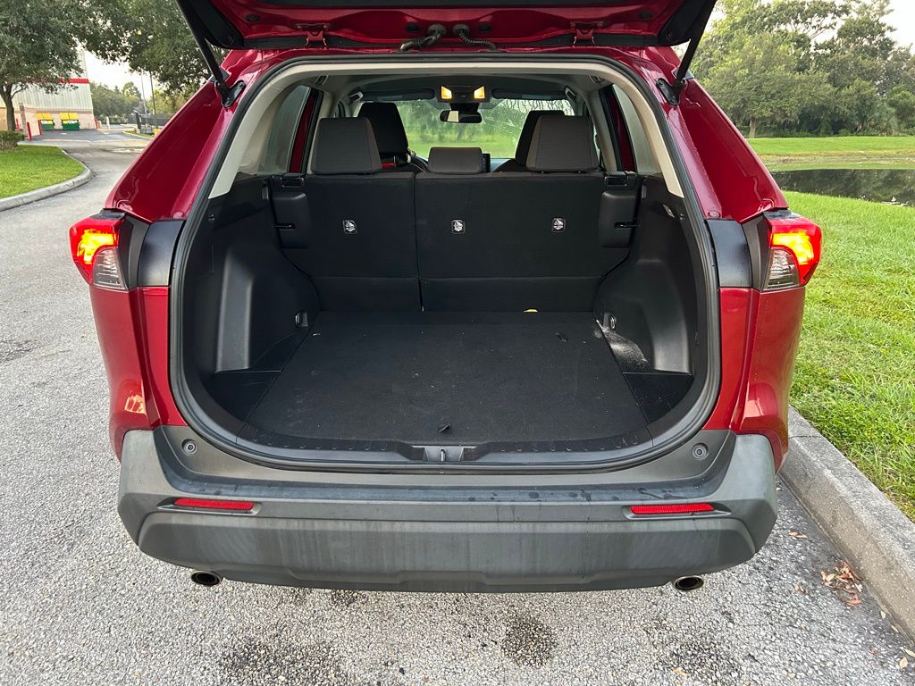 Thumbnail: 2020 Toyota RAV4 - 10