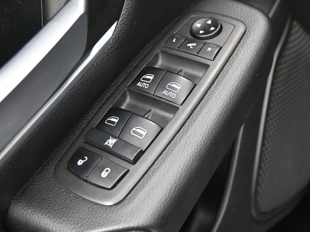 Used 2021 Diamond Black Crystal Pearlcoat Ram Big Horn/Lone Star image 14