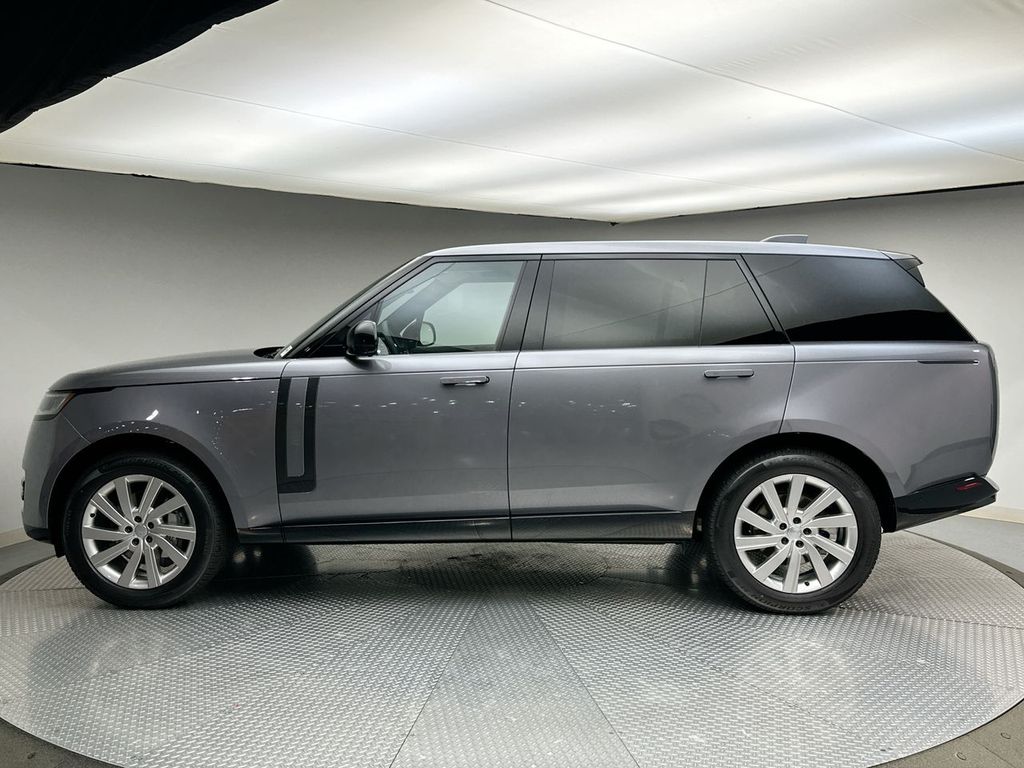 2025 Land Rover Range Rover SE 2
