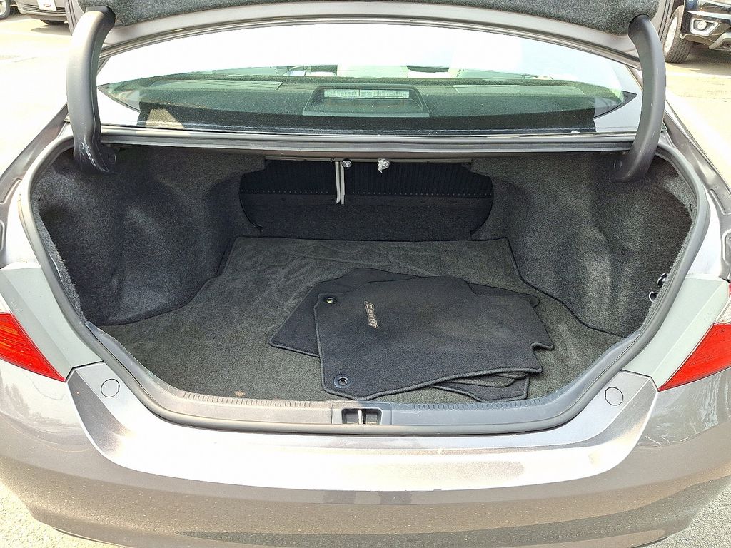 2015 Toyota Camry XLE 29