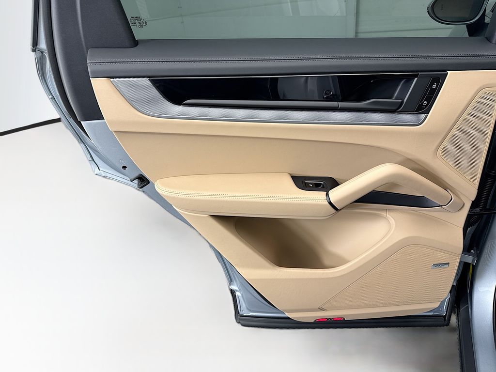 Thumbnail: 2026 Porsche Cayenne - 27