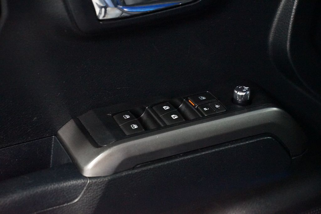 Thumbnail: 2016 Toyota Tacoma - 28