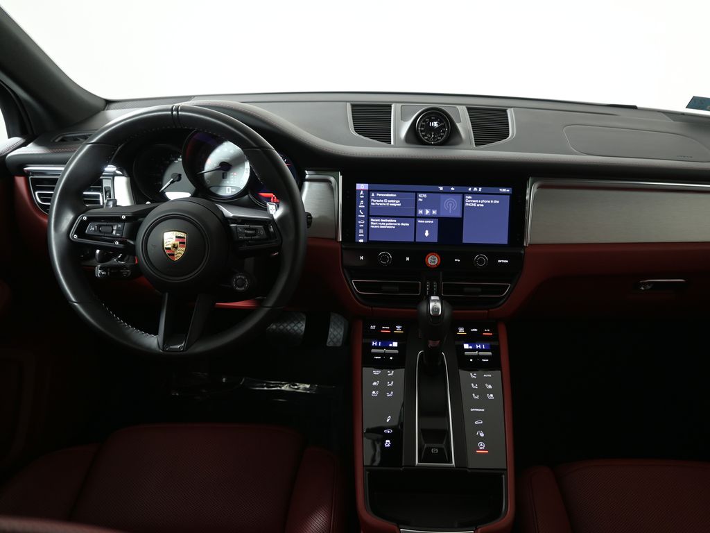 Thumbnail: 2025 Porsche Macan - 16