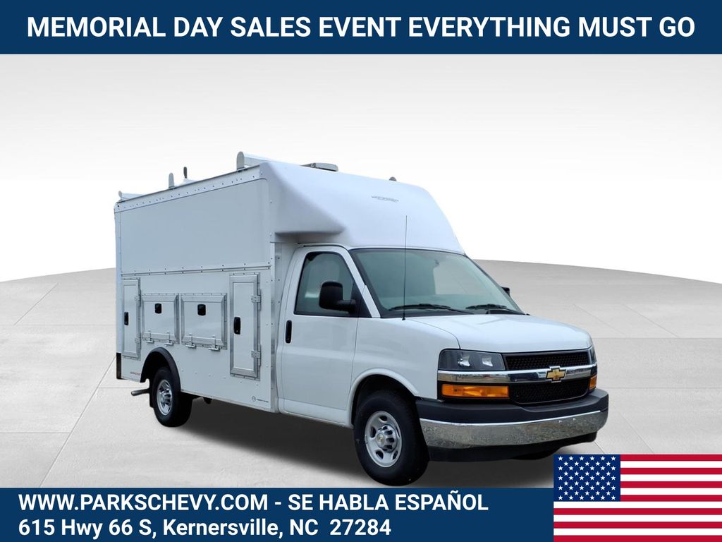Summit White 2025 Chevrolet Express Chassis 3500 Cutaway 159 Van Rear-Wheel Drive 8-Speed Automatic