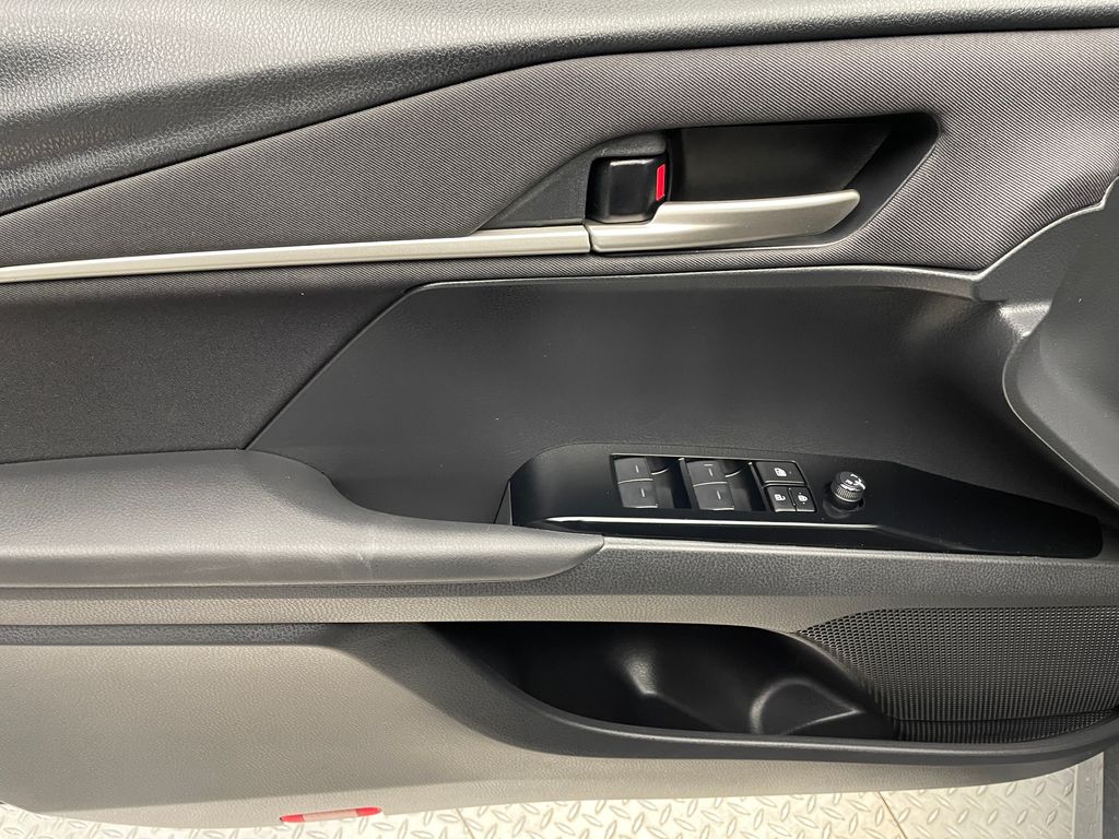 2025 Toyota Camry LE 9