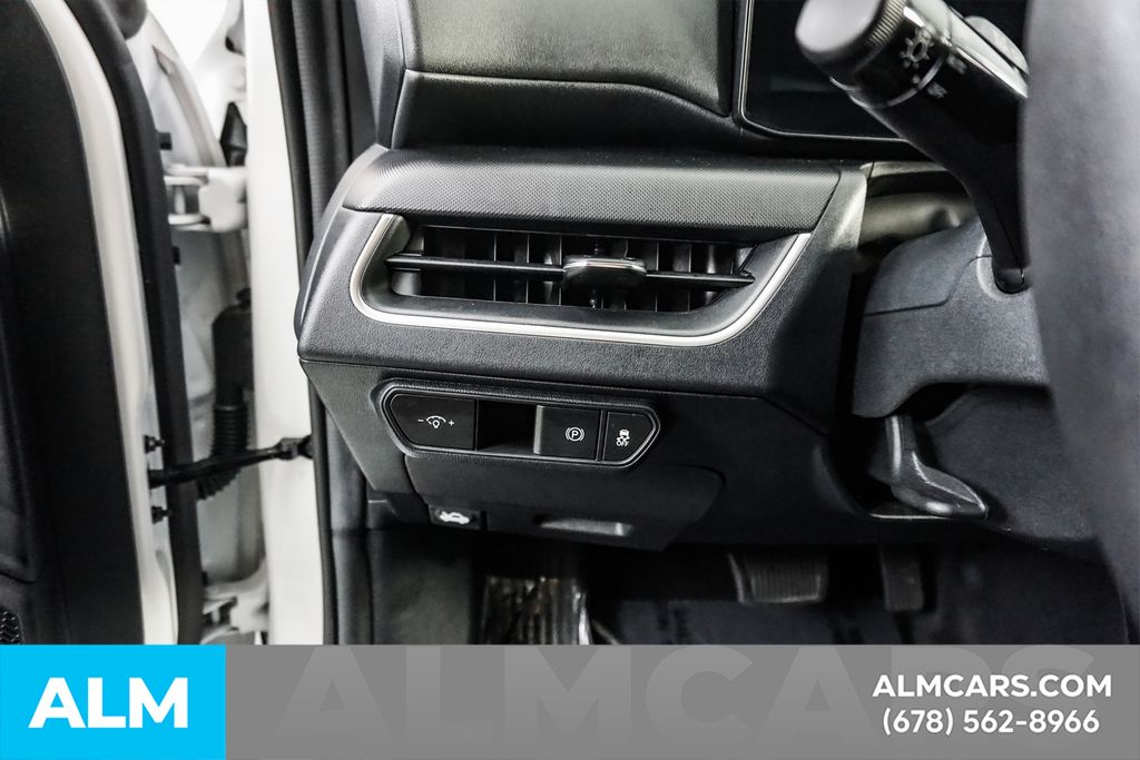 Used 2025 White Kia LXS image 30