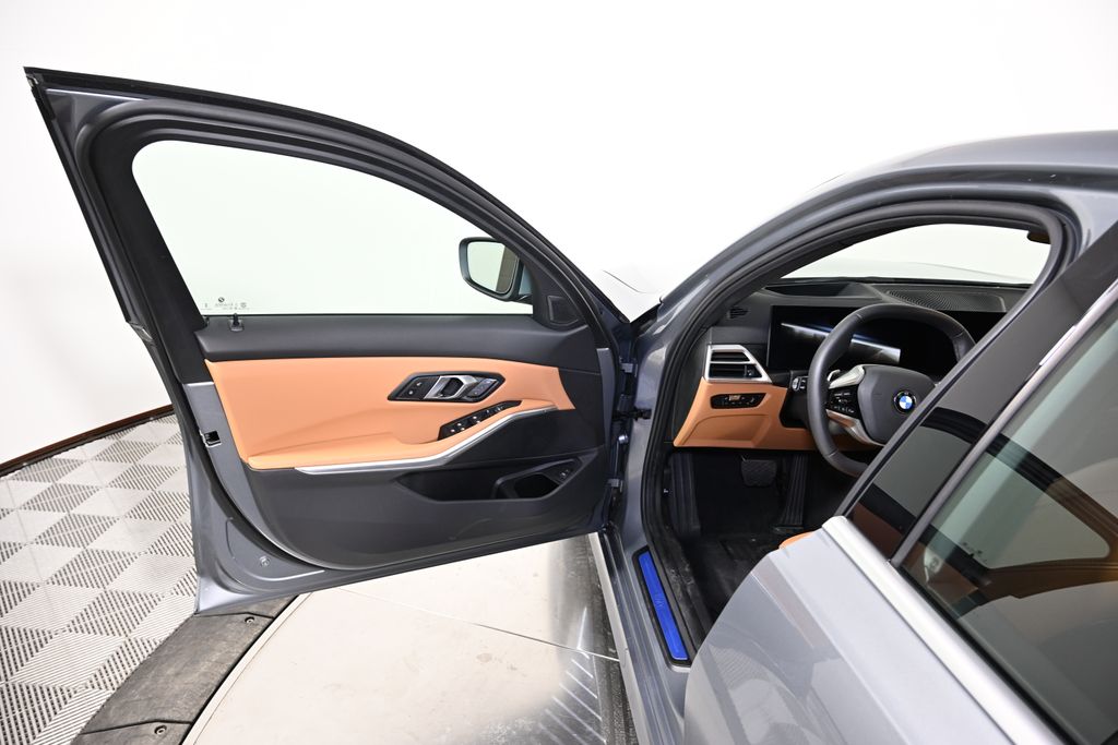 Thumbnail: 2025 BMW 3 Series - 21