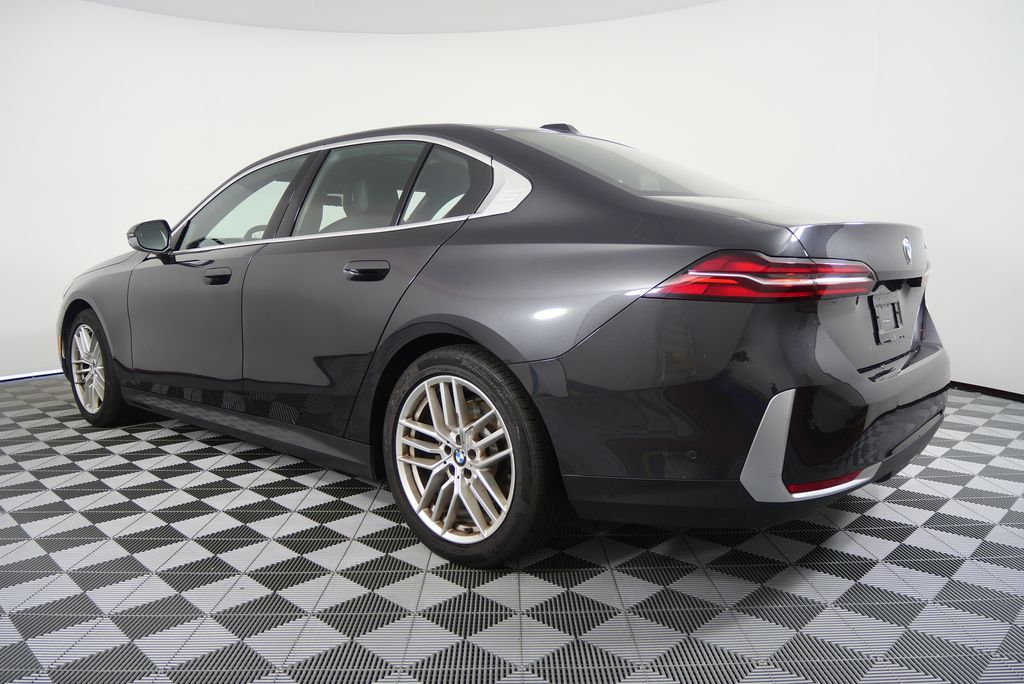 Thumbnail: 2025 BMW 5 Series - 5